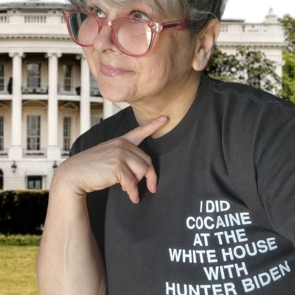 Meet your Posher, Hollie - Picture 1 of 2